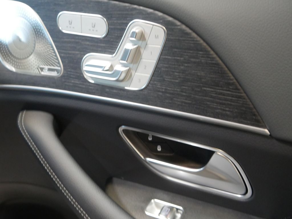 Thumbnail: 2026 Mercedes-Benz GLE - 29