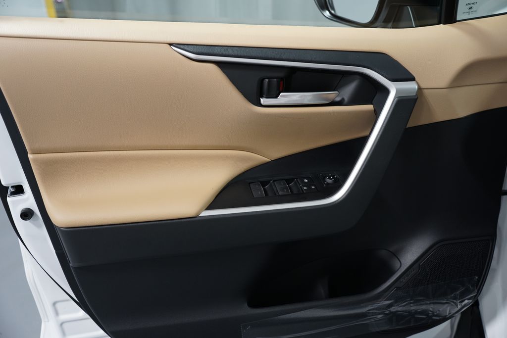 Thumbnail: 2025 Toyota RAV4 - 30