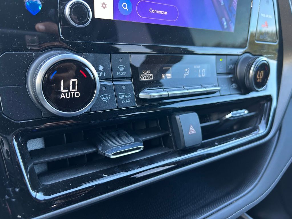 2024 Toyota Highlander LE 19