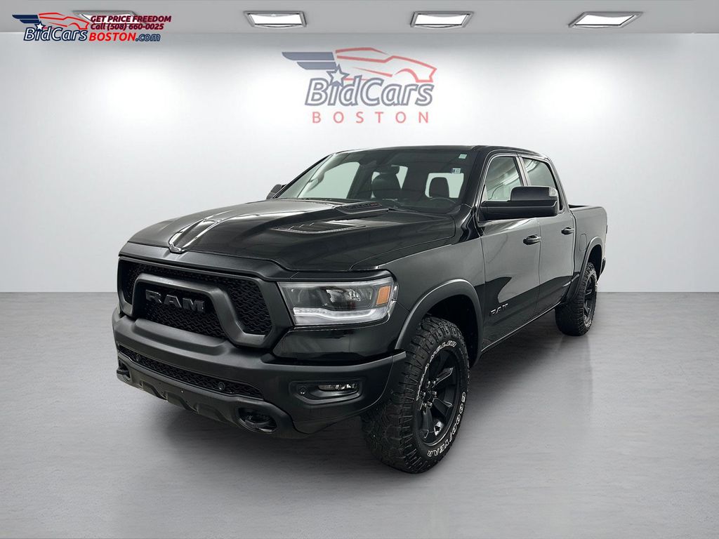 Diamond Black Crystal Pearlcoat 2022 RAM 1500 Pickup Truck Four-Wheel Drive 8-Speed Automatic