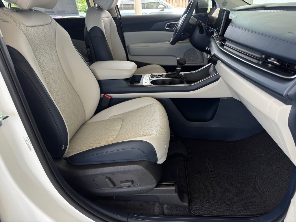 2026 Kia Carnival EX White at Community Kia