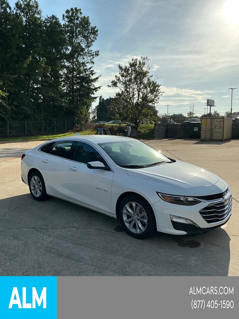 Used 2025 White Chevrolet LT image 9