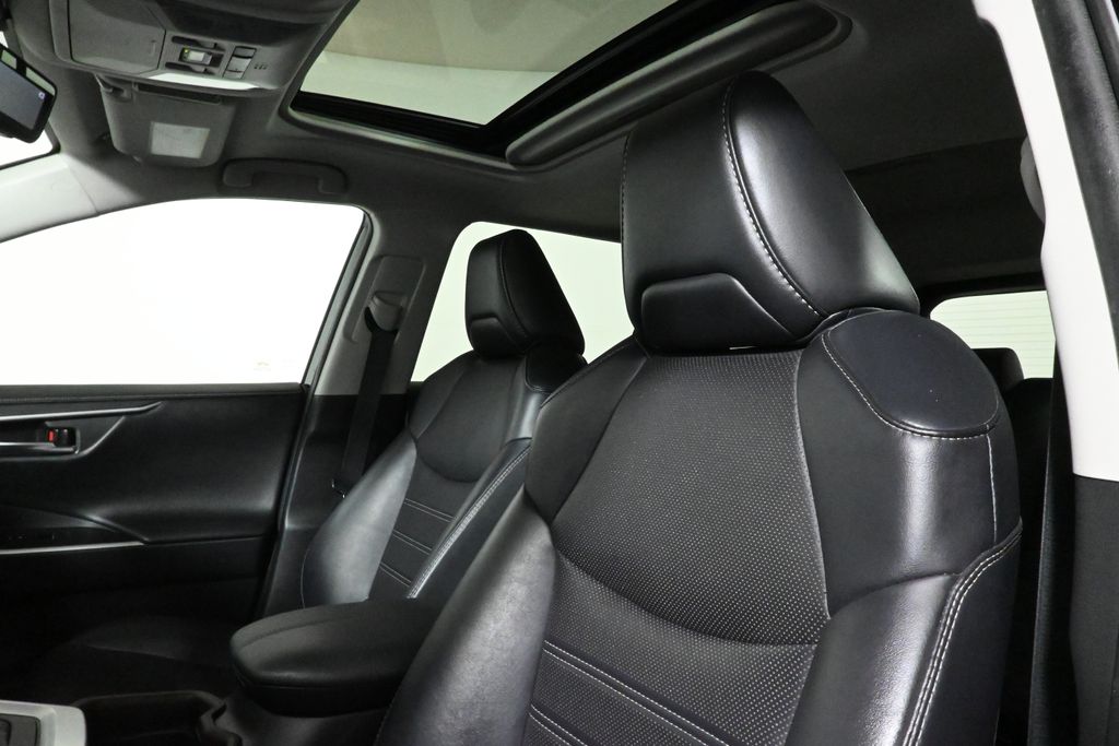 Thumbnail: 2019 Toyota RAV4 - 17