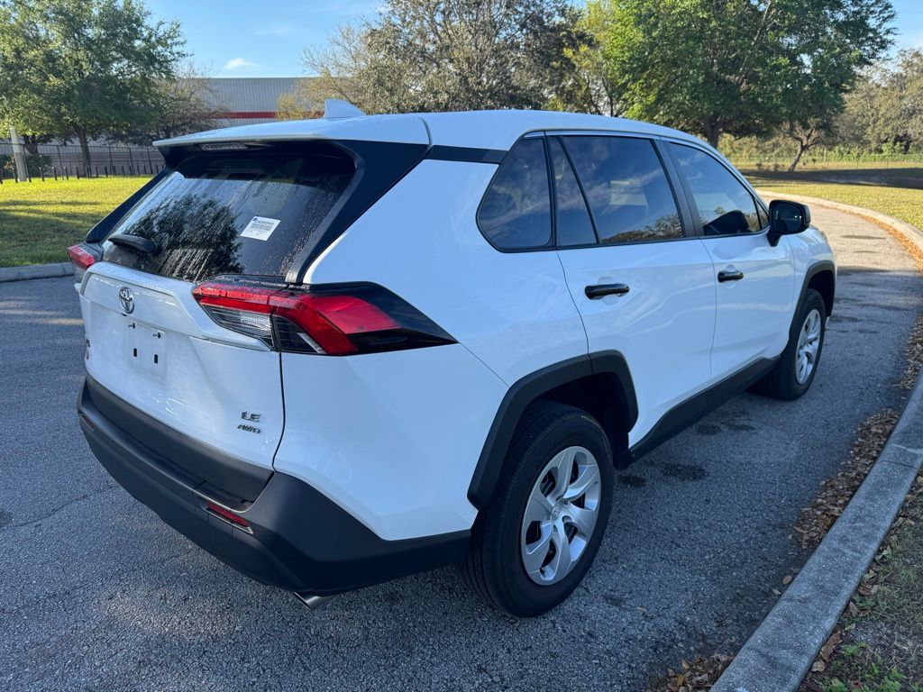 2024 Toyota RAV4 LE 5