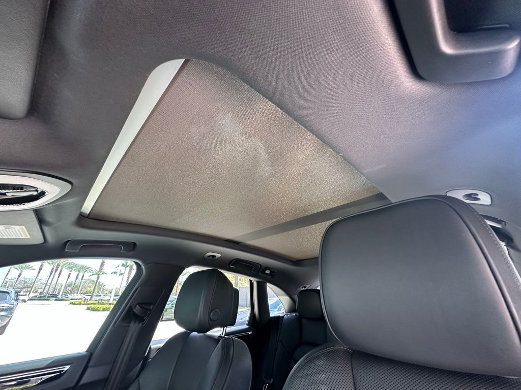 Thumbnail: 2023 Porsche Macan - 23