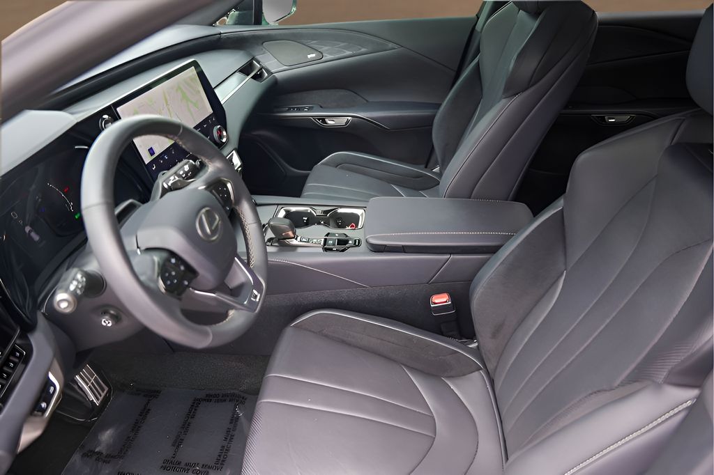 Used 2024 White Lexus 500h F SPORT Performance image 12