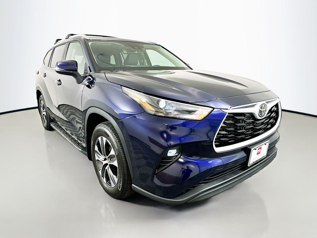 2025 Toyota Highlander XLE 3