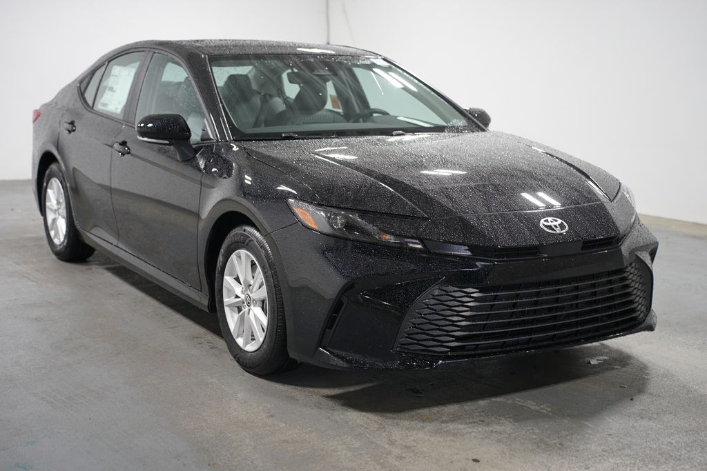 2025 Toyota Camry LE 3
