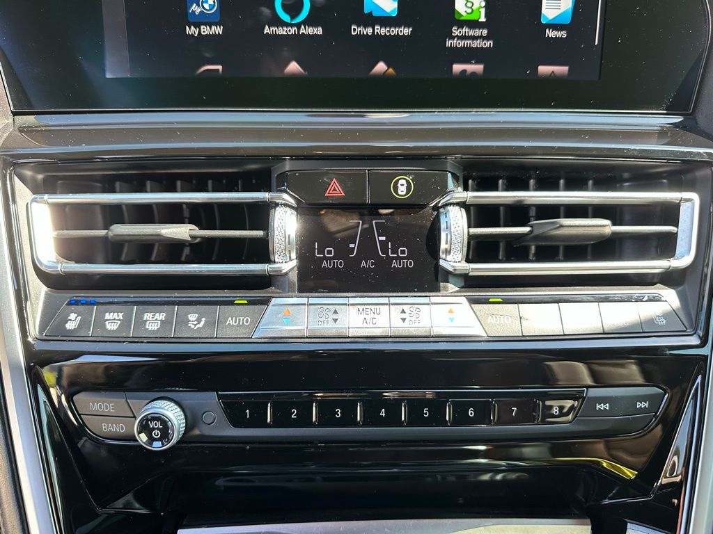 2020 BMW 8 Series 840i 25