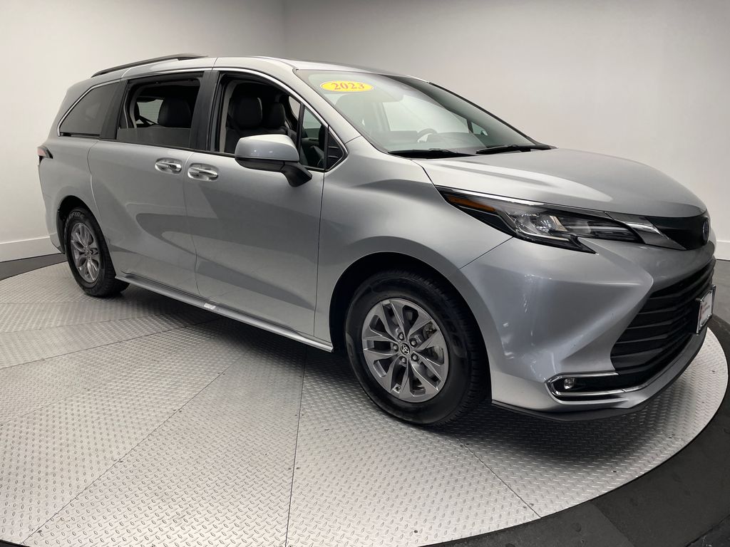 Thumbnail: 2023 Toyota Sienna - 3