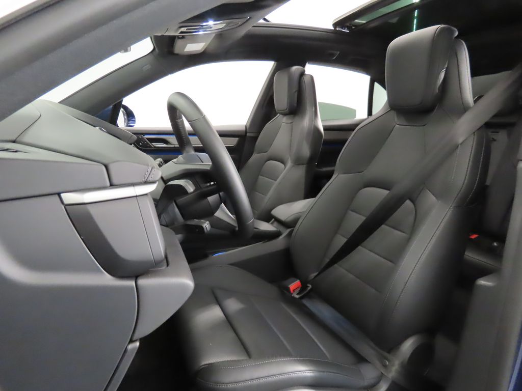 Thumbnail: 2024 Porsche Macan - 5