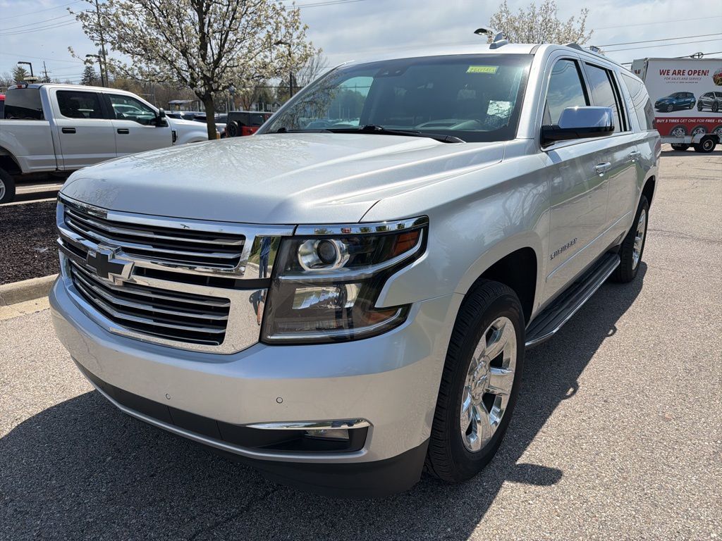 Silver Ice Metallic 2019 Chevrolet Suburban 1500 Premier 4WD SUV / Crossover Four-Wheel Drive 6-Speed Automatic Overdrive