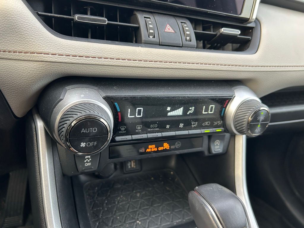 2024 Toyota RAV4 XLE Premium 26