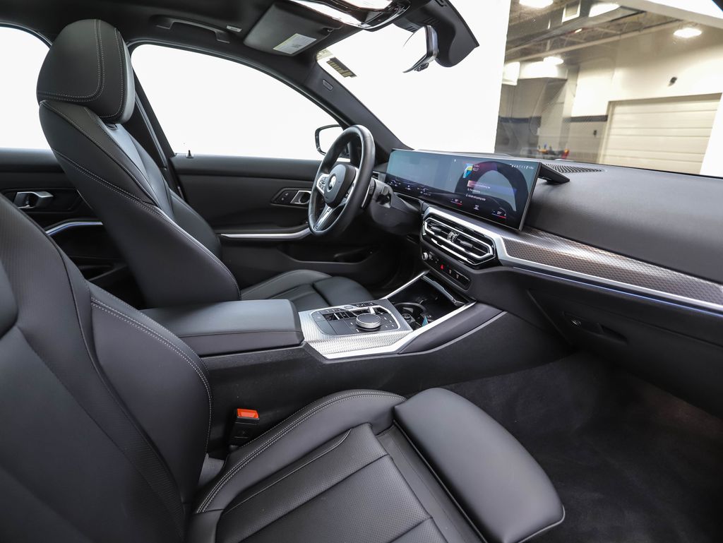 Thumbnail: 2024 BMW 3 Series - 30
