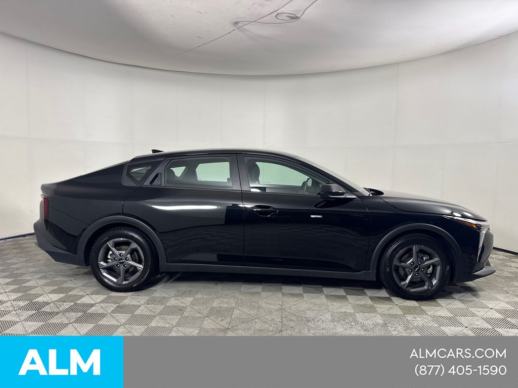 Used 2025 Black Kia LXS image 5