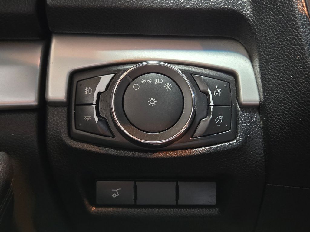 2016 Ford Explorer XLT - Photo 19