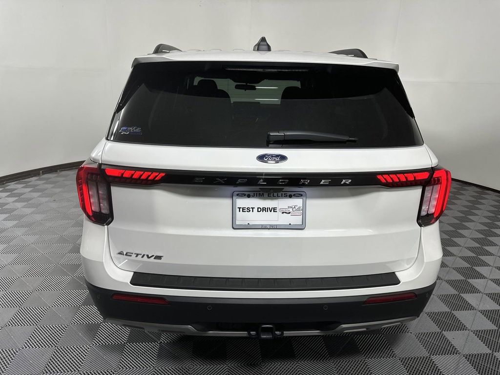 2025 Ford Explorer Active 6