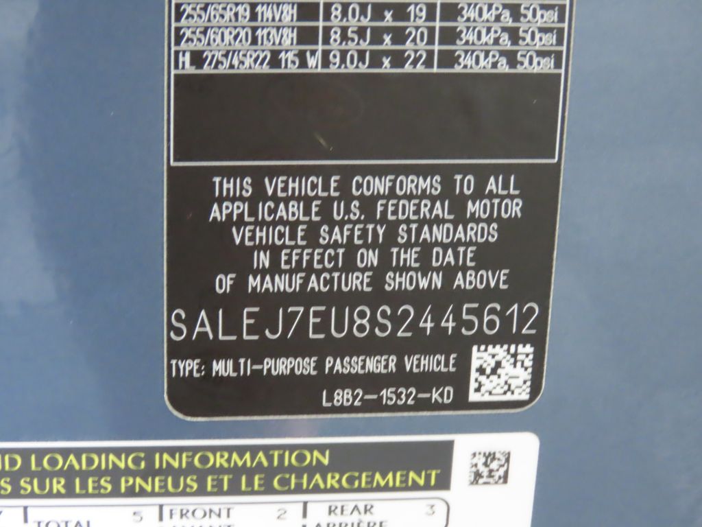 2025 Land Rover Defender 110 32