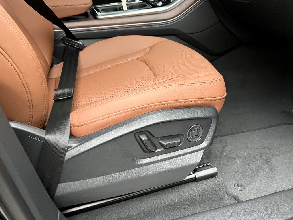 Thumbnail: 2026 Audi Q8 - 15