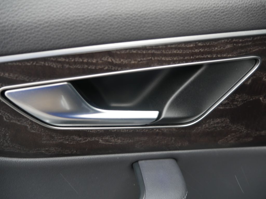 Thumbnail: 2023 Audi Q7 - 23