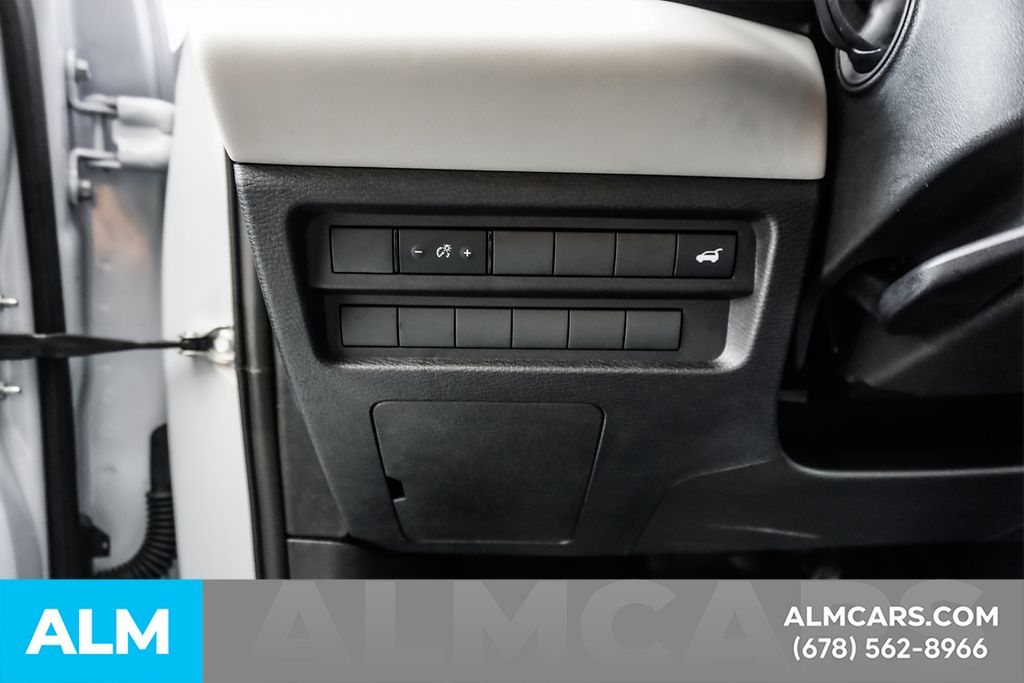 Used 2025 White Mitsubishi SE image 31