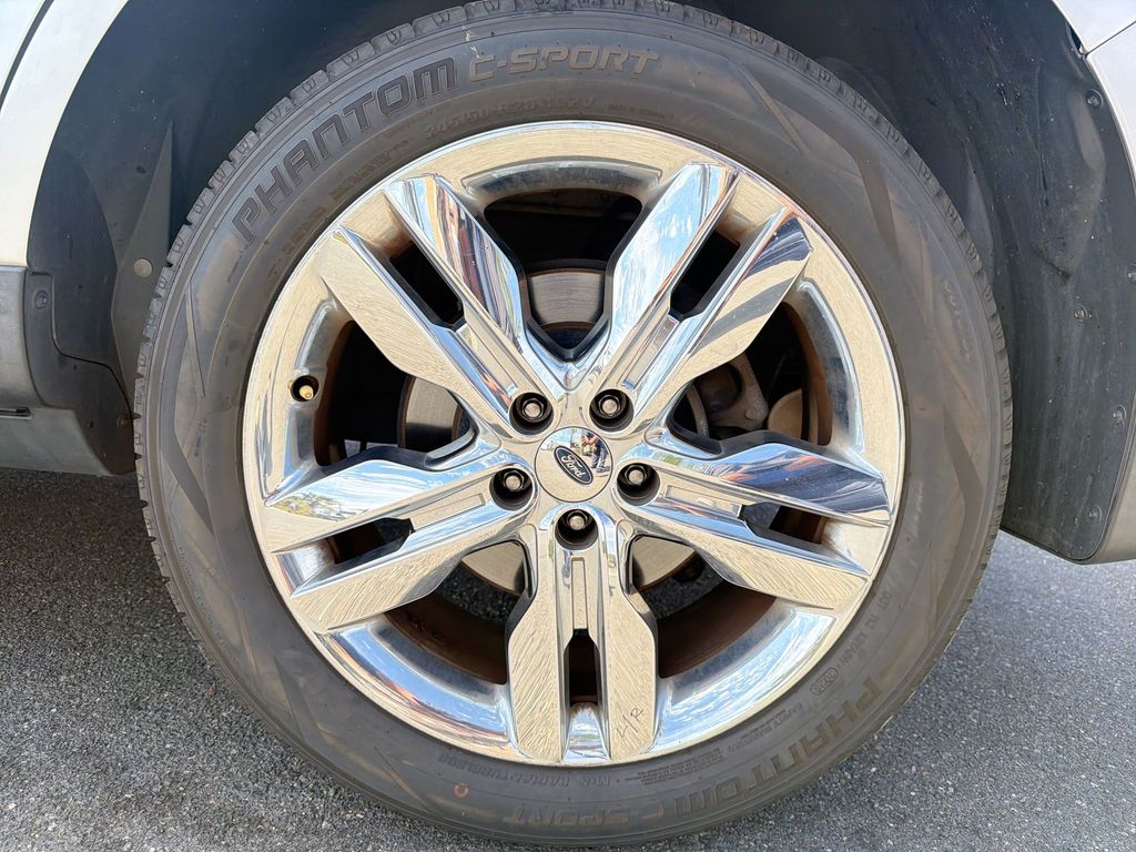 Used 2014 Silver Ford SEL image 18