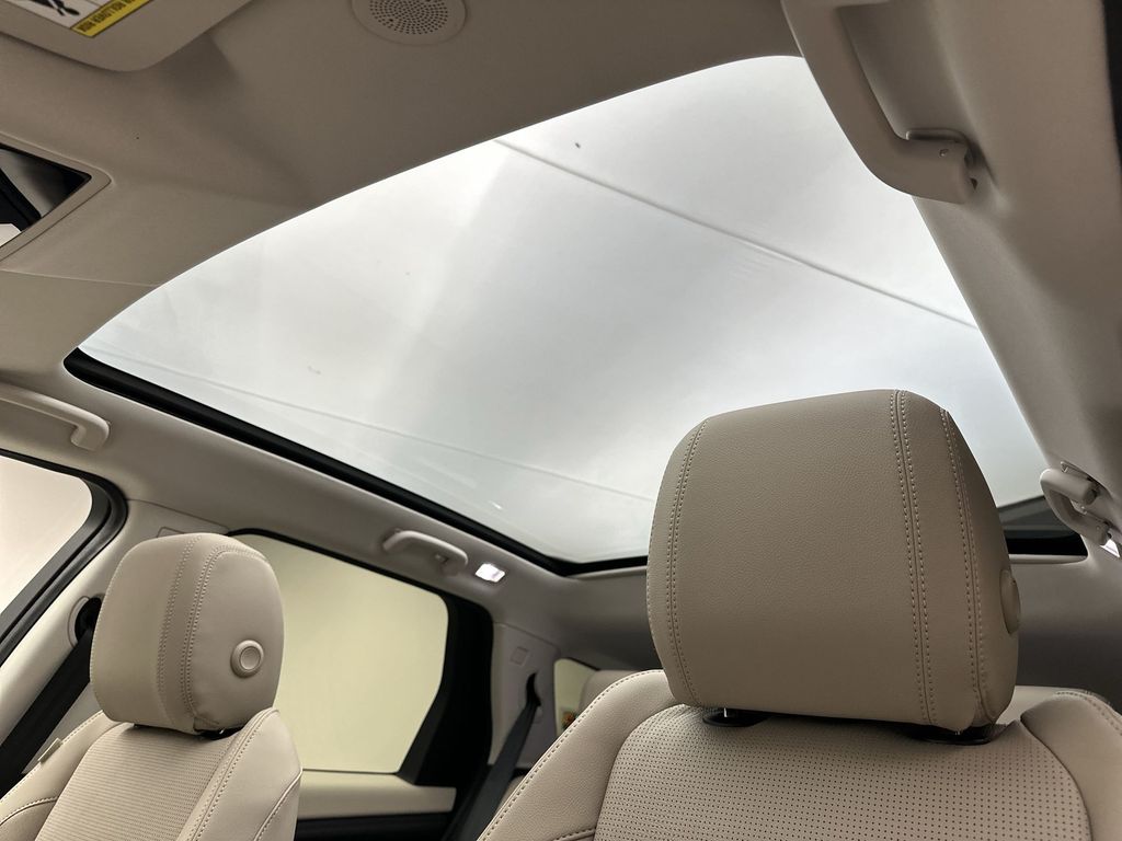 2024 Land Rover Discovery Sport S 18