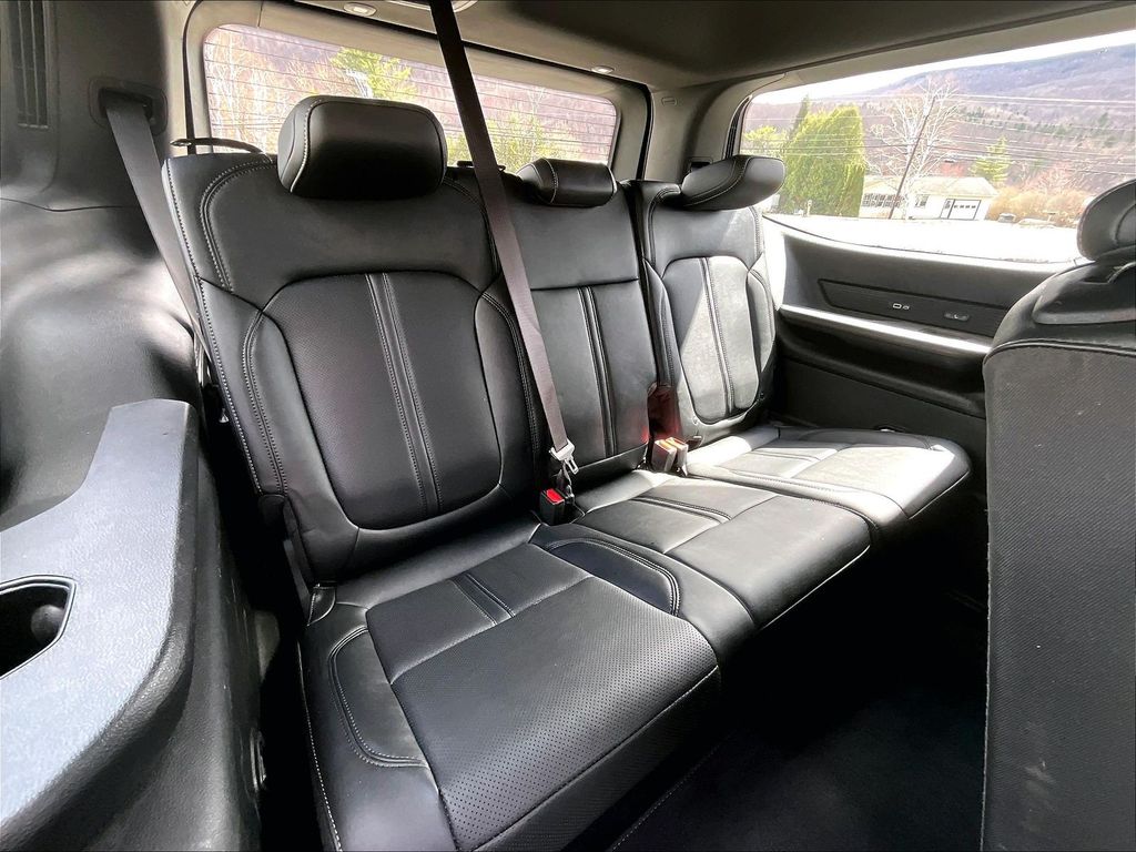 2022 Jeep Wagoneer — photo 17
