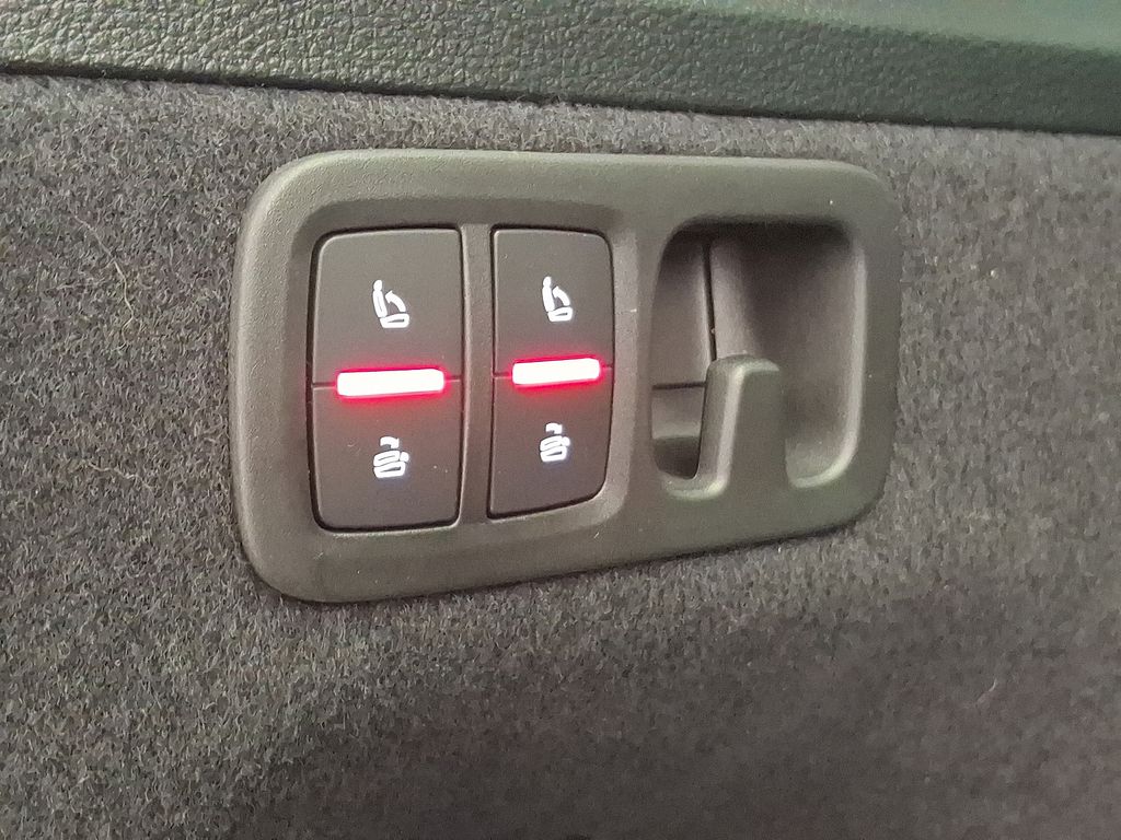 Thumbnail: 2025 Audi Q7 - 30