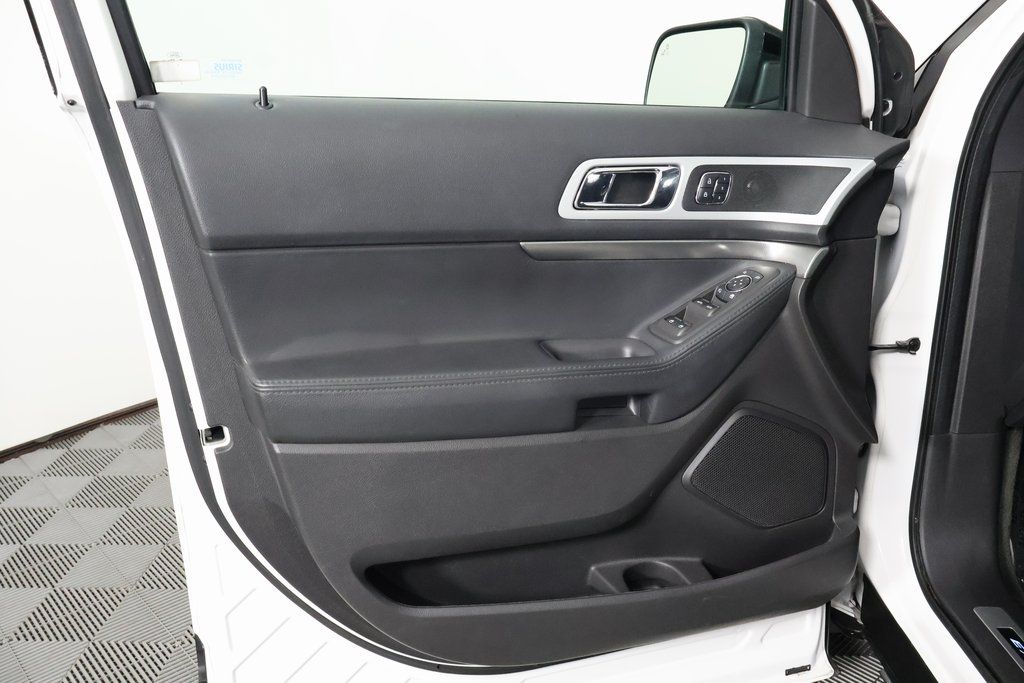 Thumbnail: 2015 Ford Explorer - 12