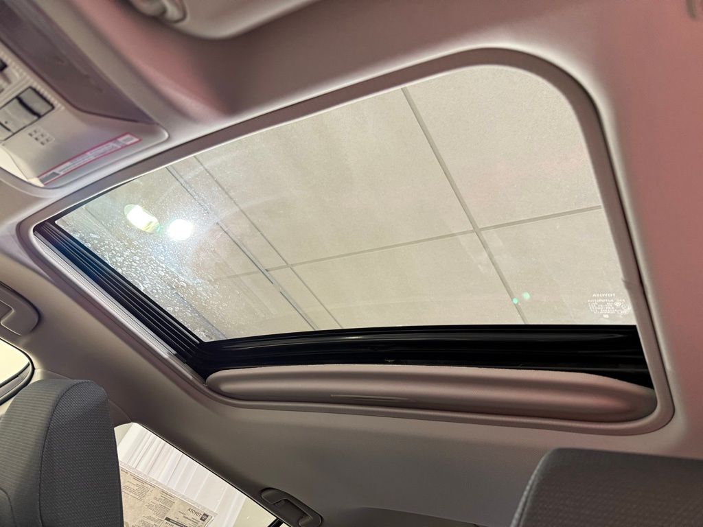 Thumbnail: 2025 Toyota RAV4 - 18