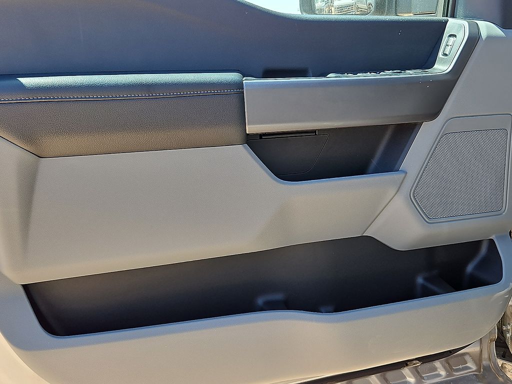New 2027 Silver Ford XLT image 18