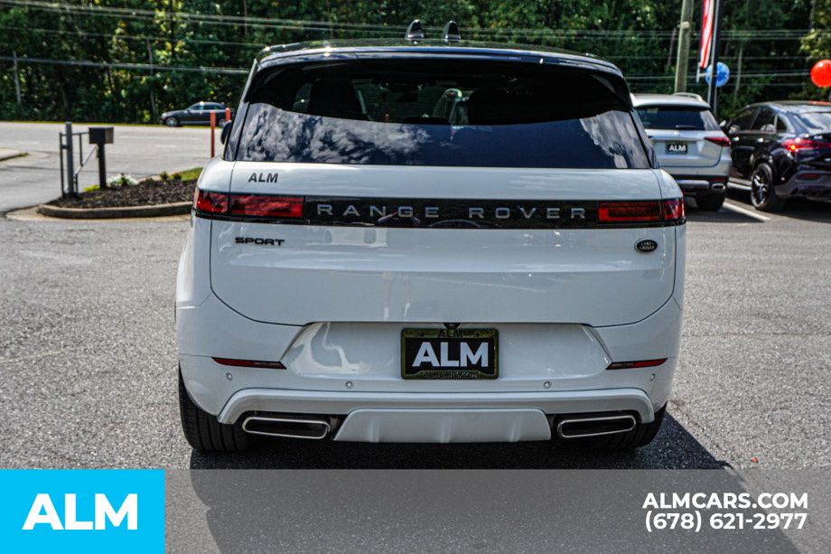 Used 2023 White Land Rover SE Dynamic image 10