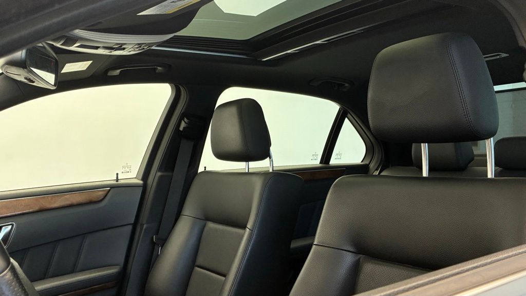 Thumbnail: 2012 Mercedes-Benz E-Class - 12