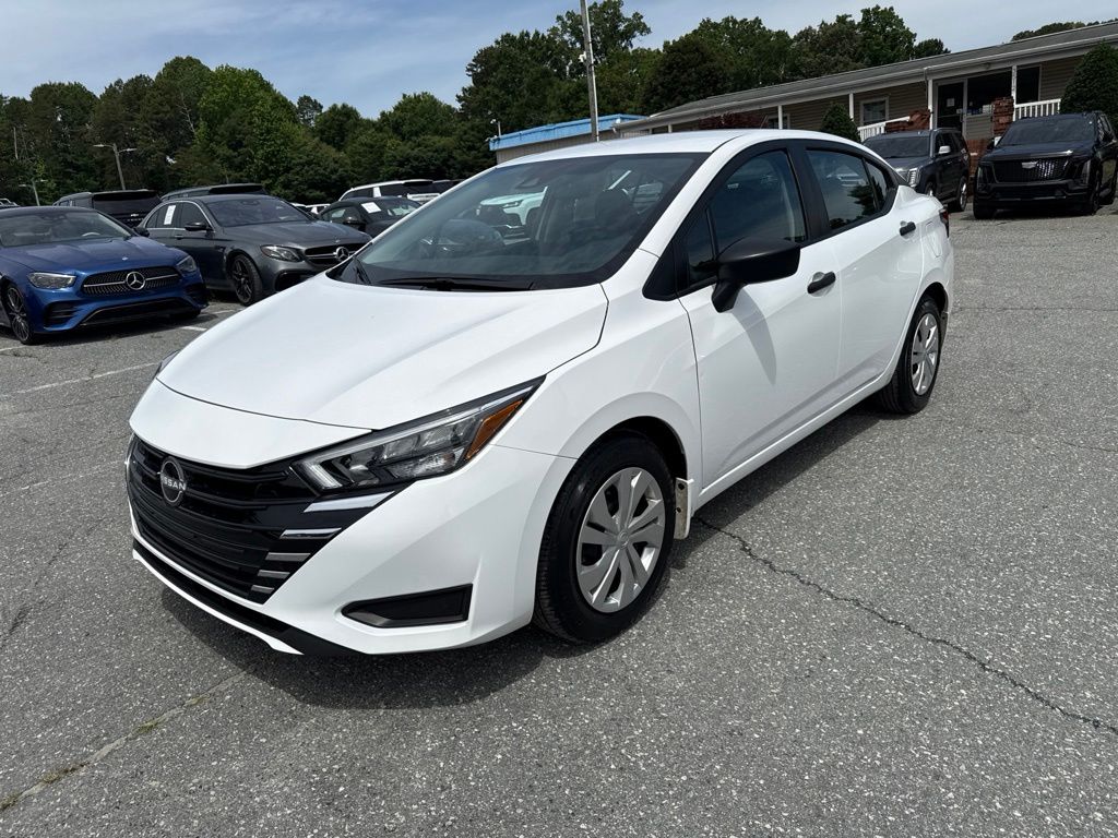 2025 Nissan Versa 1.6 S CVT's photo