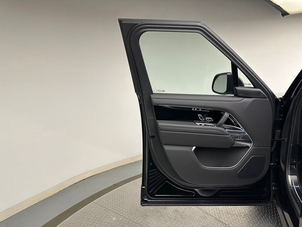 Thumbnail: 2026 Land Rover Range Rover - 9