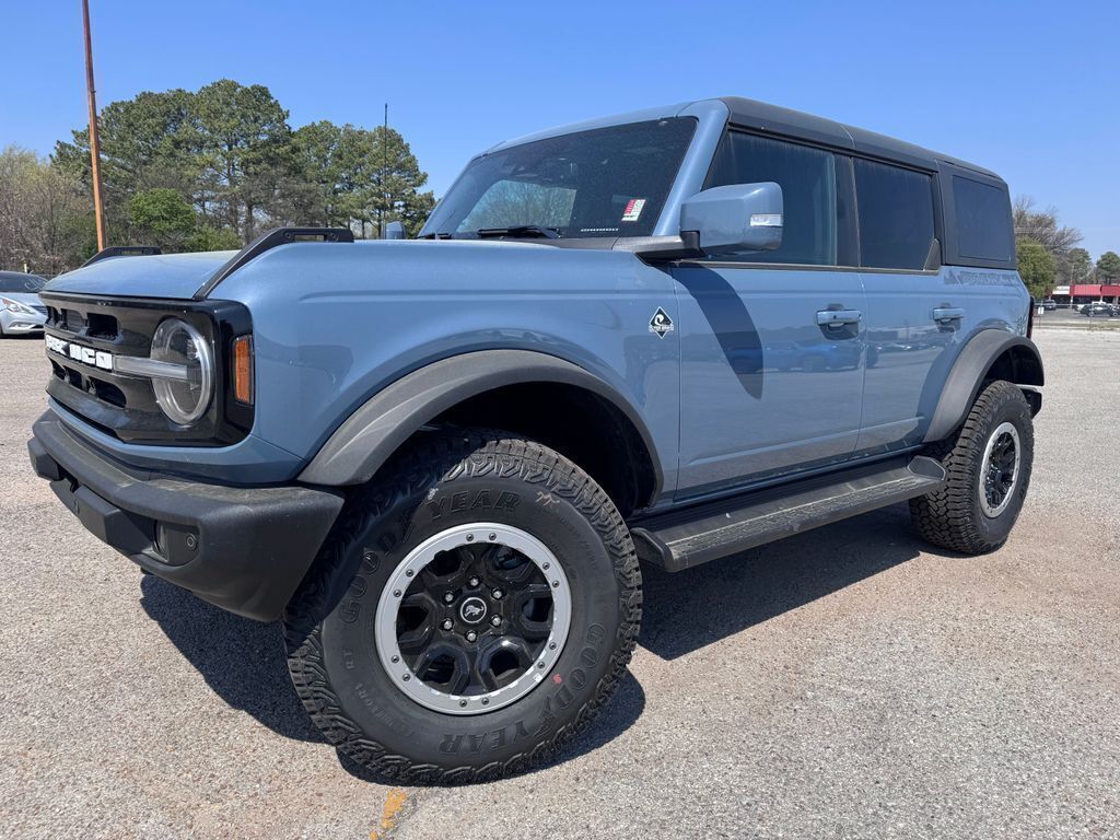 2025 Ford Bronco Outer Banks 4-Door 4WD