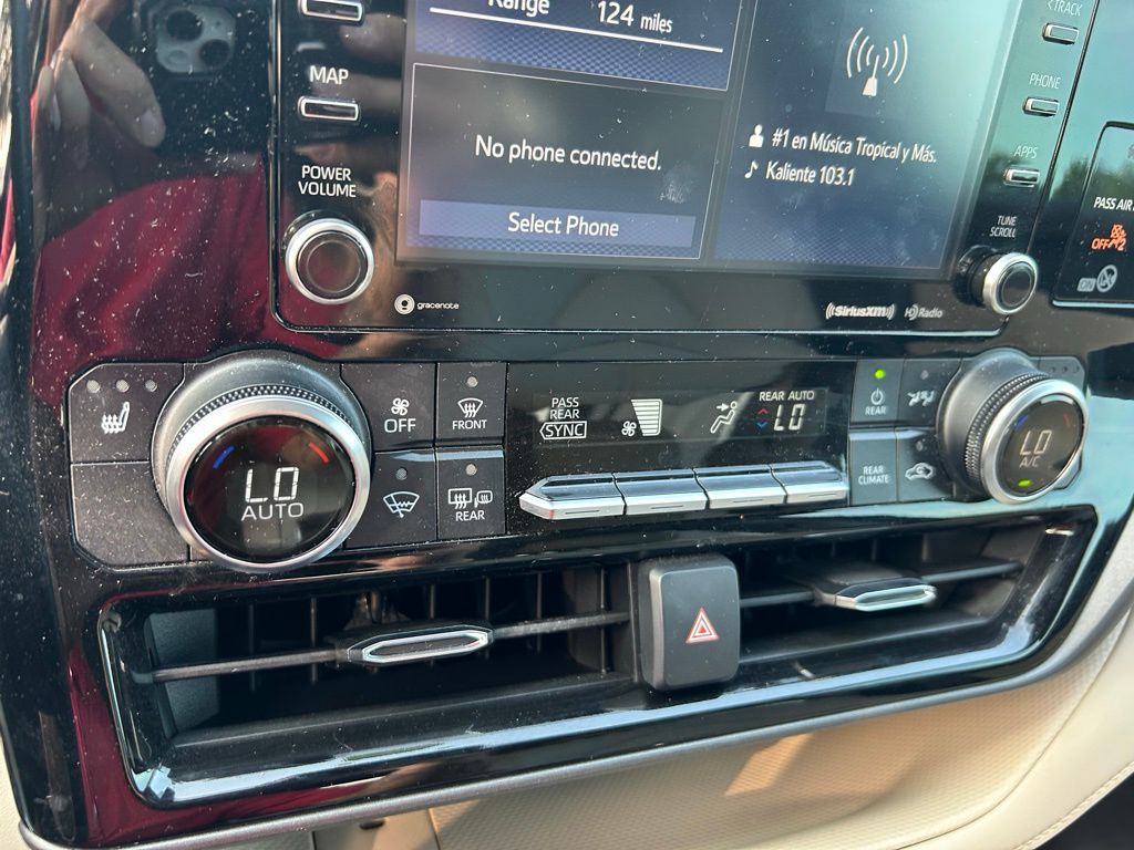 2022 Toyota Highlander XLE 26