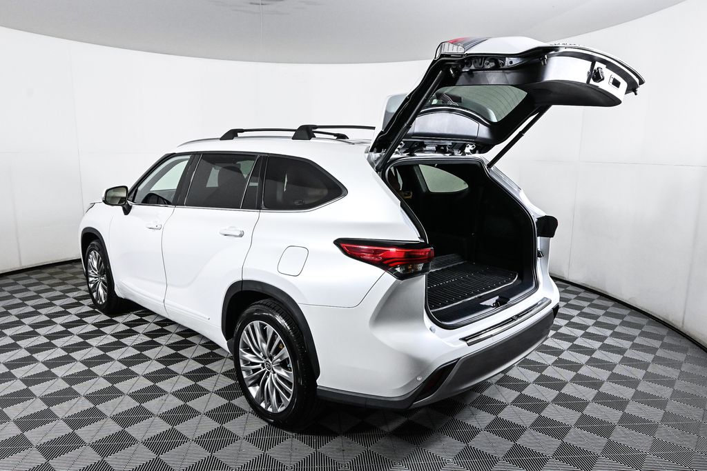 2023 Toyota Highlander Platinum 31