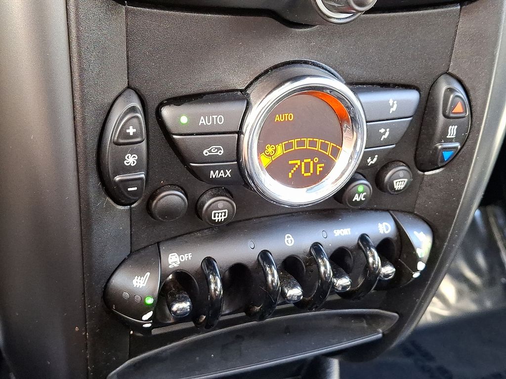 Thumbnail: 2016 MINI Cooper Countryman - 16