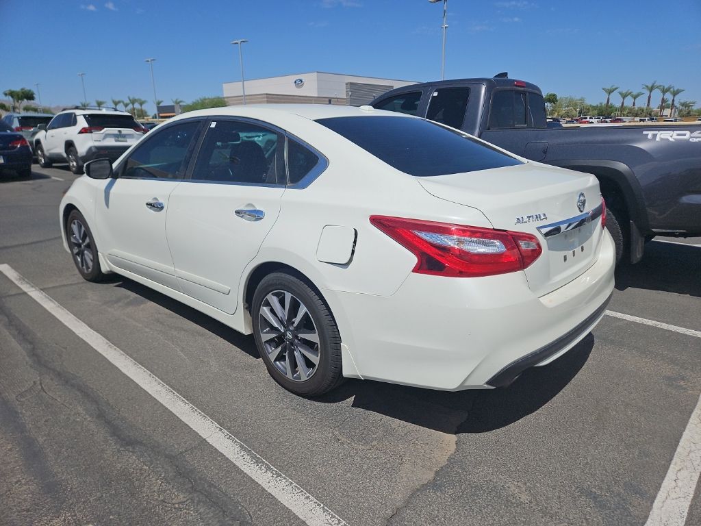 Thumbnail: 2017 Nissan Altima - 2