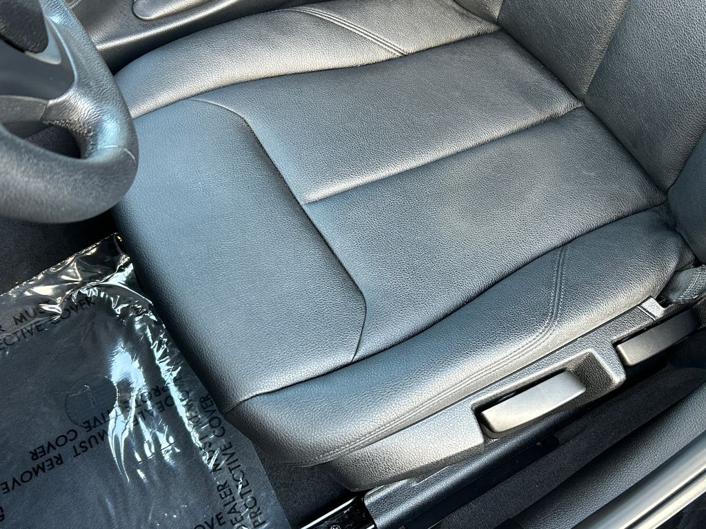 2013 BMW 3 Series 320i 15