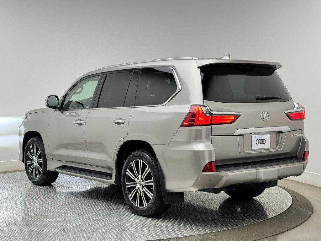 2021 Lexus LX 570 9