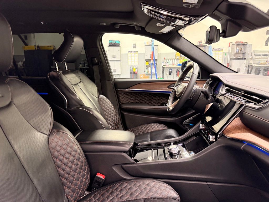 Thumbnail: 2024 Jeep Grand Cherokee L - 31