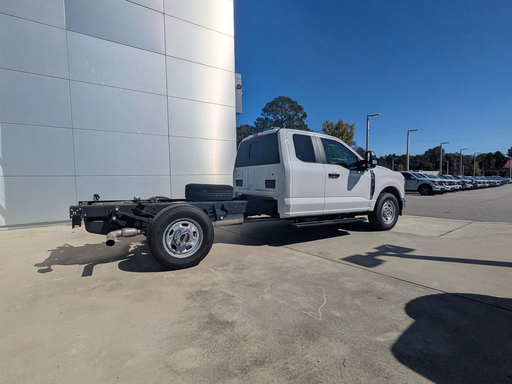 2025 Ford F-350 Chassis XL