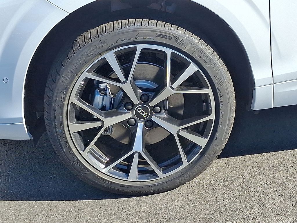 Thumbnail: 2026 Audi Q3 - 5