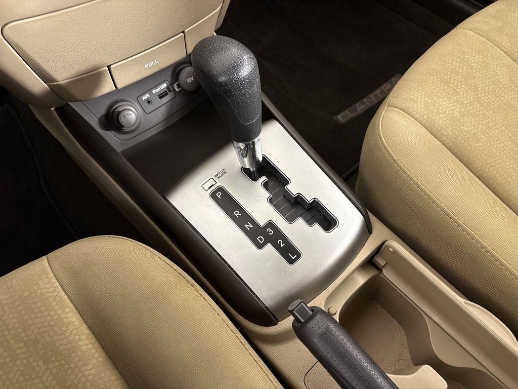 Used 2010 Beige Hyundai GLS image 28