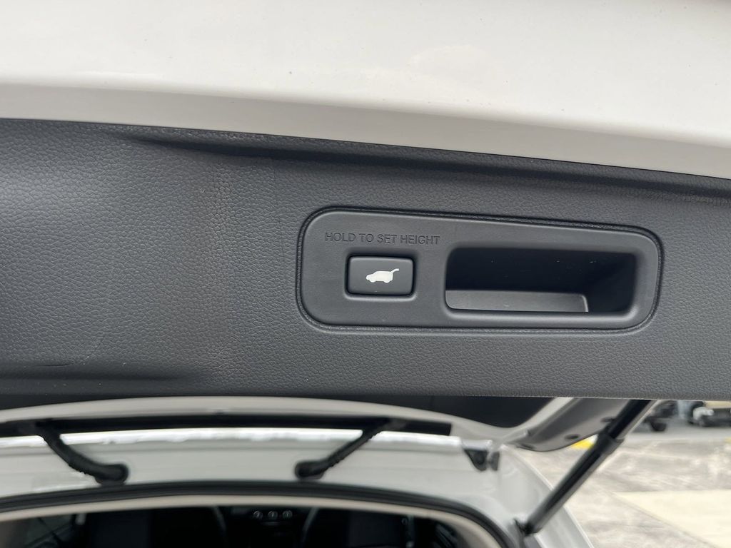 new 2025 Honda Pilot car, priced at $49,553