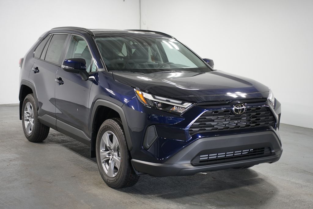 2025 Toyota RAV4 XLE 3