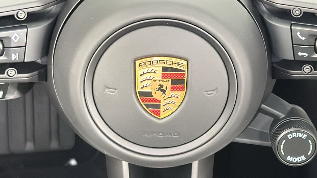 Thumbnail: 2025 Porsche Macan - 20